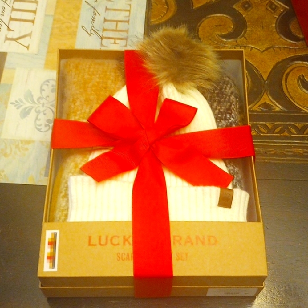 Lucky hat and scarf set NWT